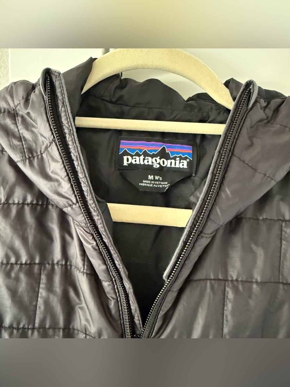 Patagonia Women's Nano Puff® Hoody - Black size Medium - Picture 3 of 5